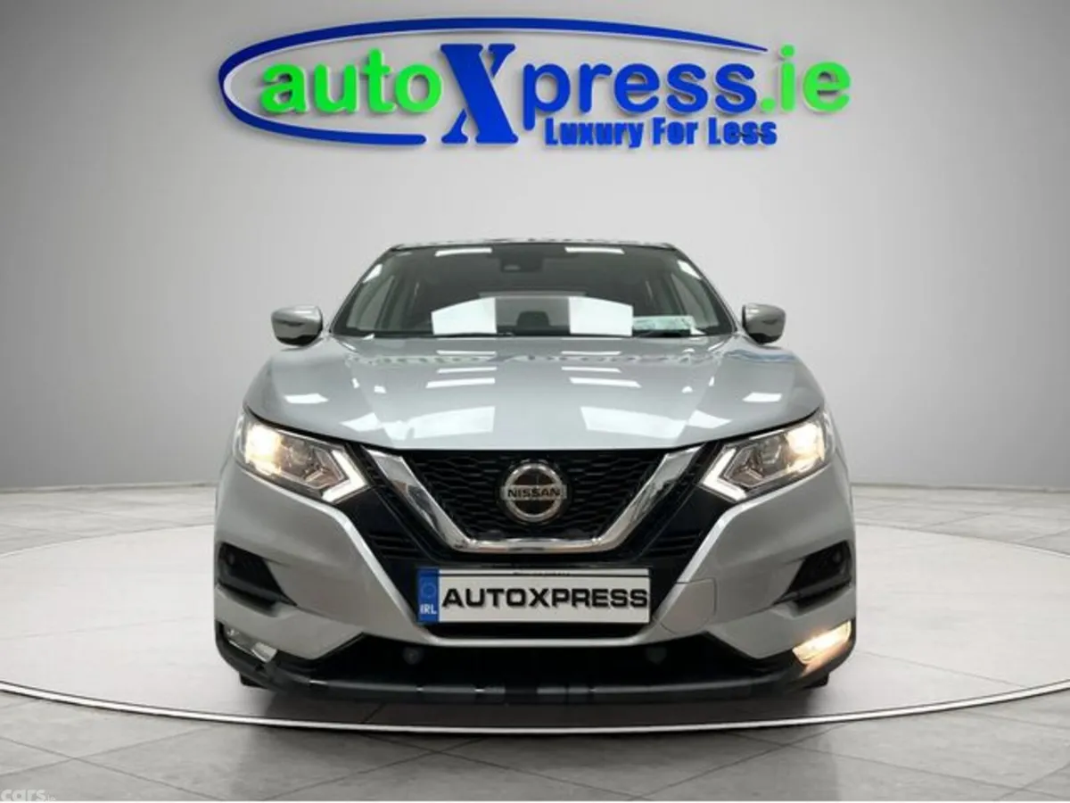 Nissan Qashqai Hatchback, Diesel, 2019, Silver
