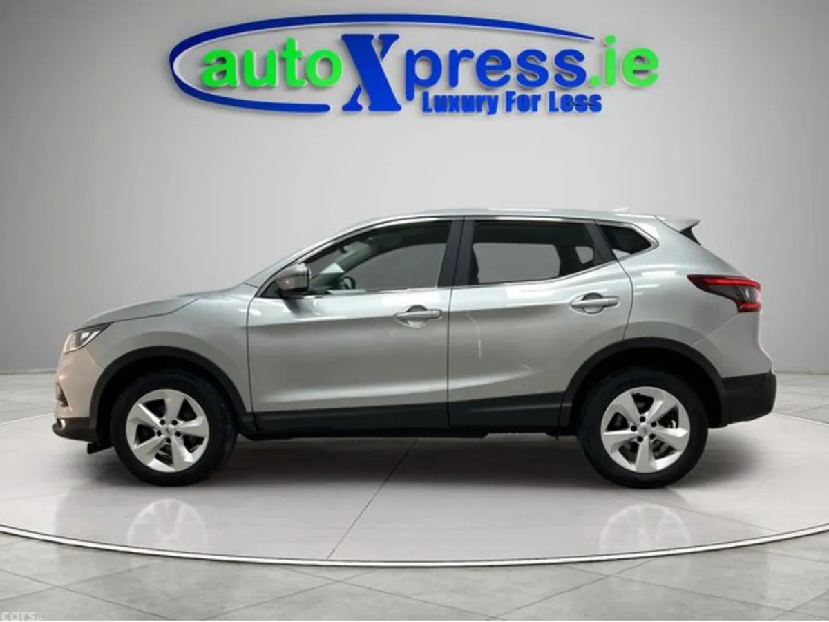 Nissan Qashqai Hatchback, Diesel, 2019, Silver