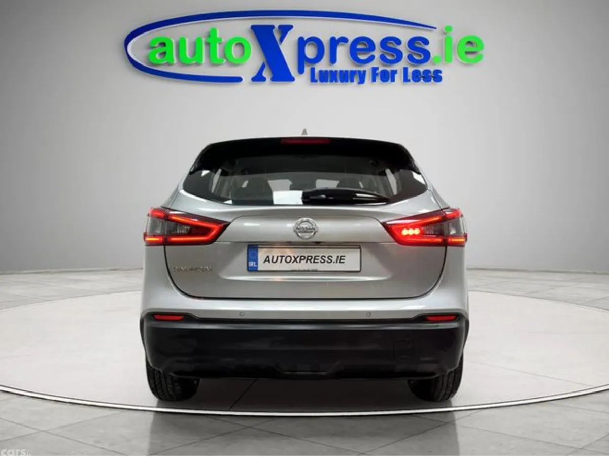 Nissan Qashqai Hatchback, Diesel, 2019, Silver
