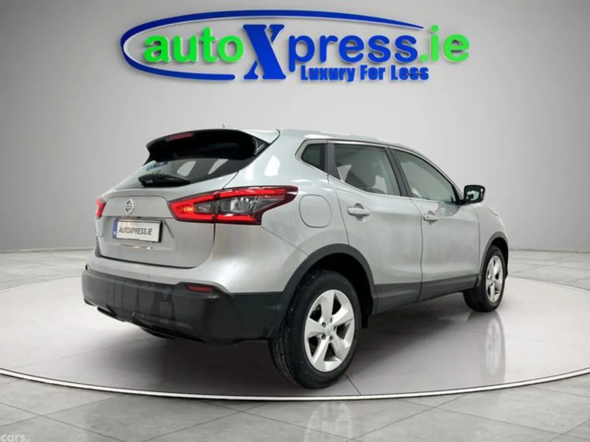 Nissan Qashqai Hatchback, Diesel, 2019, Silver