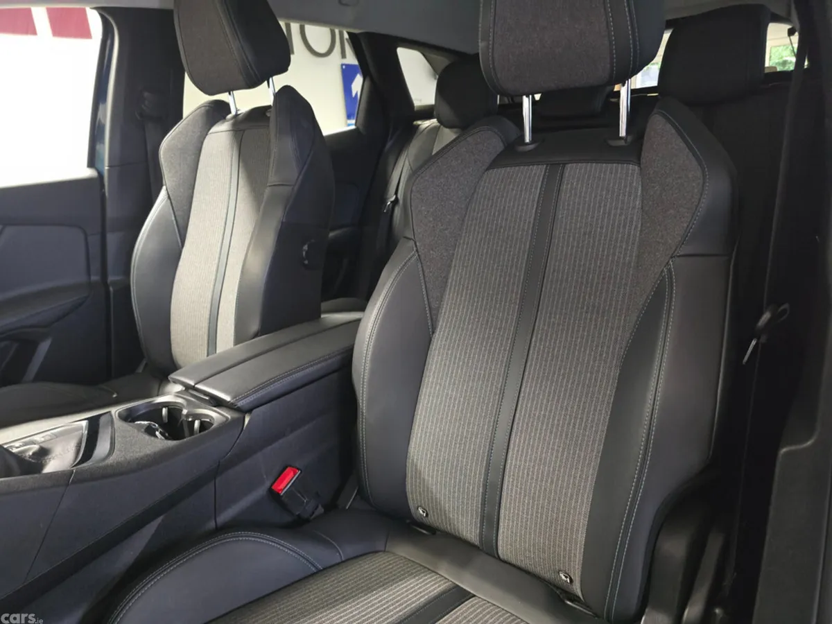 Peugeot 3008 MPV, Diesel, 2021, Blue