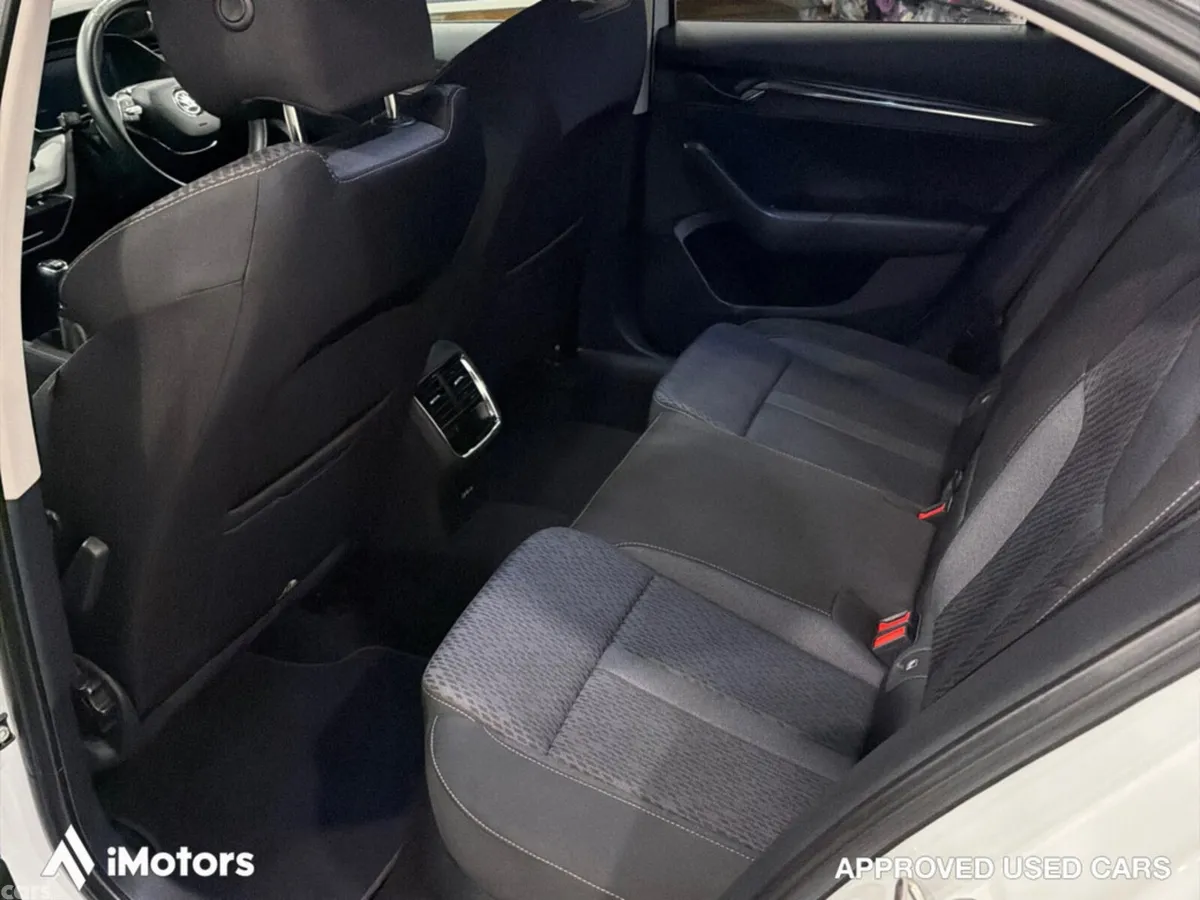 Skoda Octavia Saloon, Diesel, 2023, White