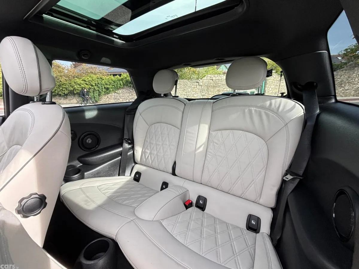 Mini Cooper Hatchback, Electric, 2023, Black