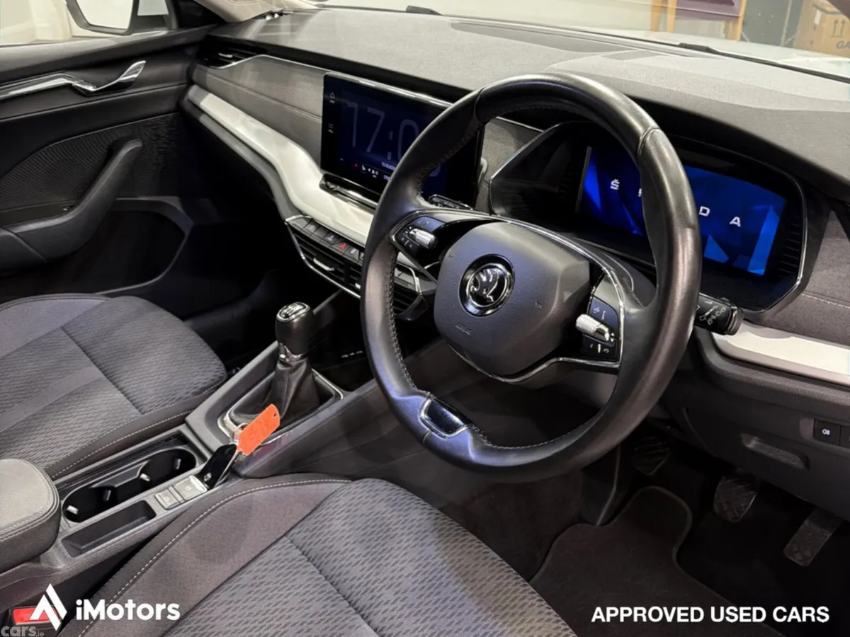 Skoda Octavia Saloon, Diesel, 2023, White