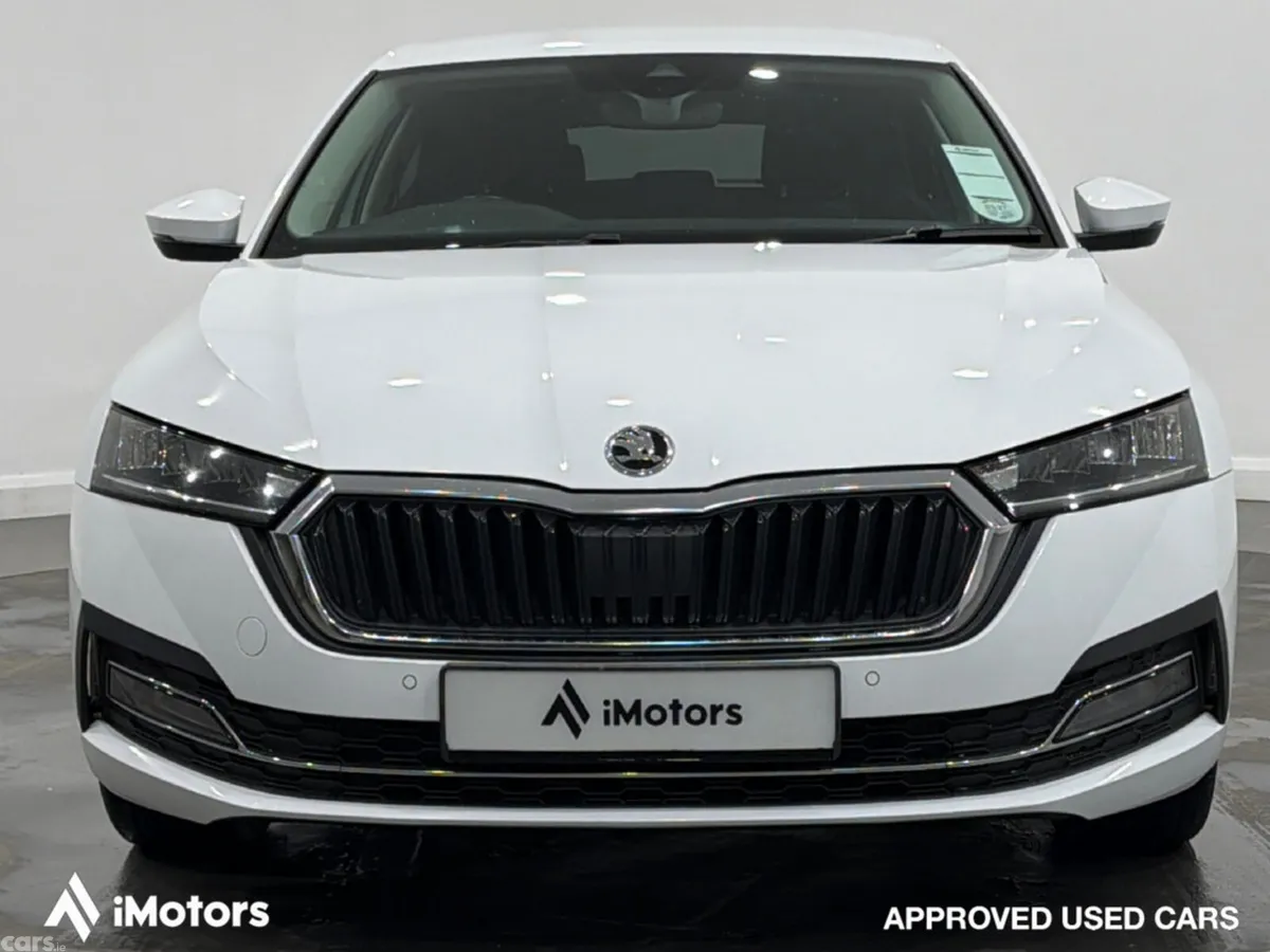 Skoda Octavia Saloon, Diesel, 2023, White