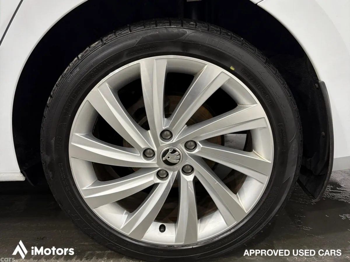 Skoda Octavia Saloon, Diesel, 2023, White