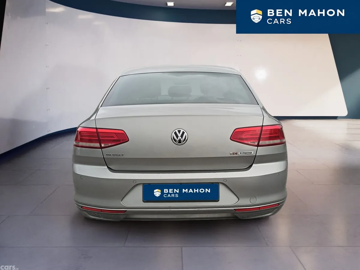 Volkswagen Passat Saloon, Diesel, 2016, Silver