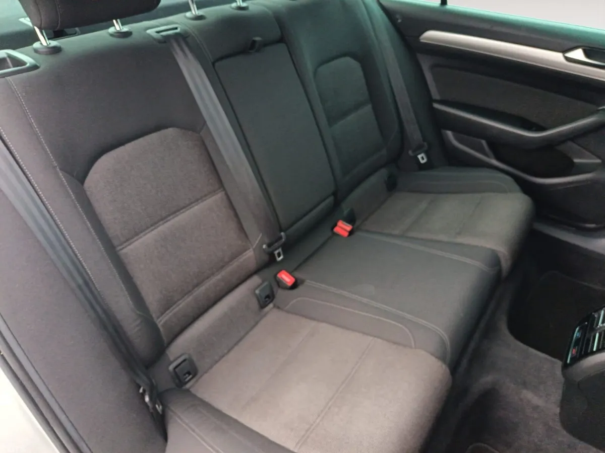 Volkswagen Passat Saloon, Diesel, 2016, Silver