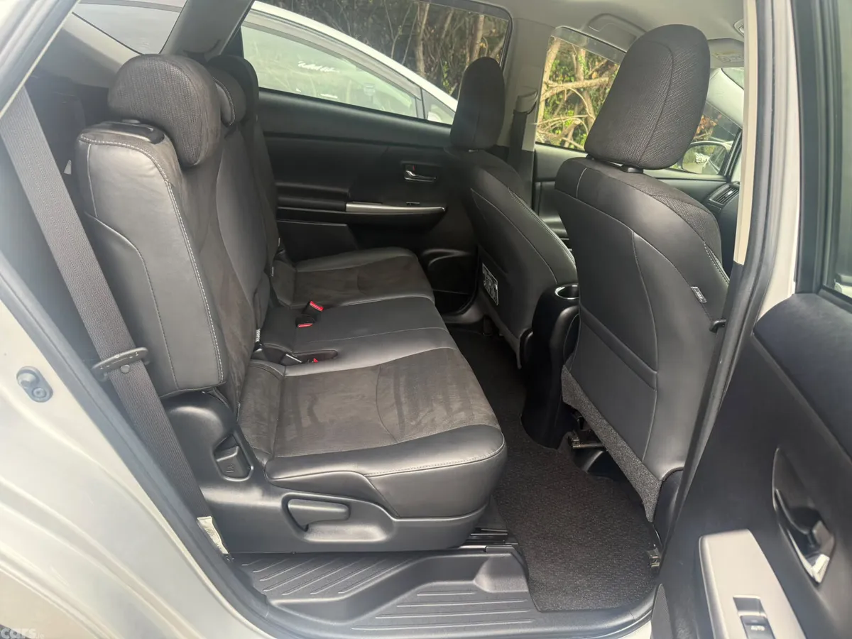 Toyota Prius MPV, Petrol Hybrid, 2017, Silver