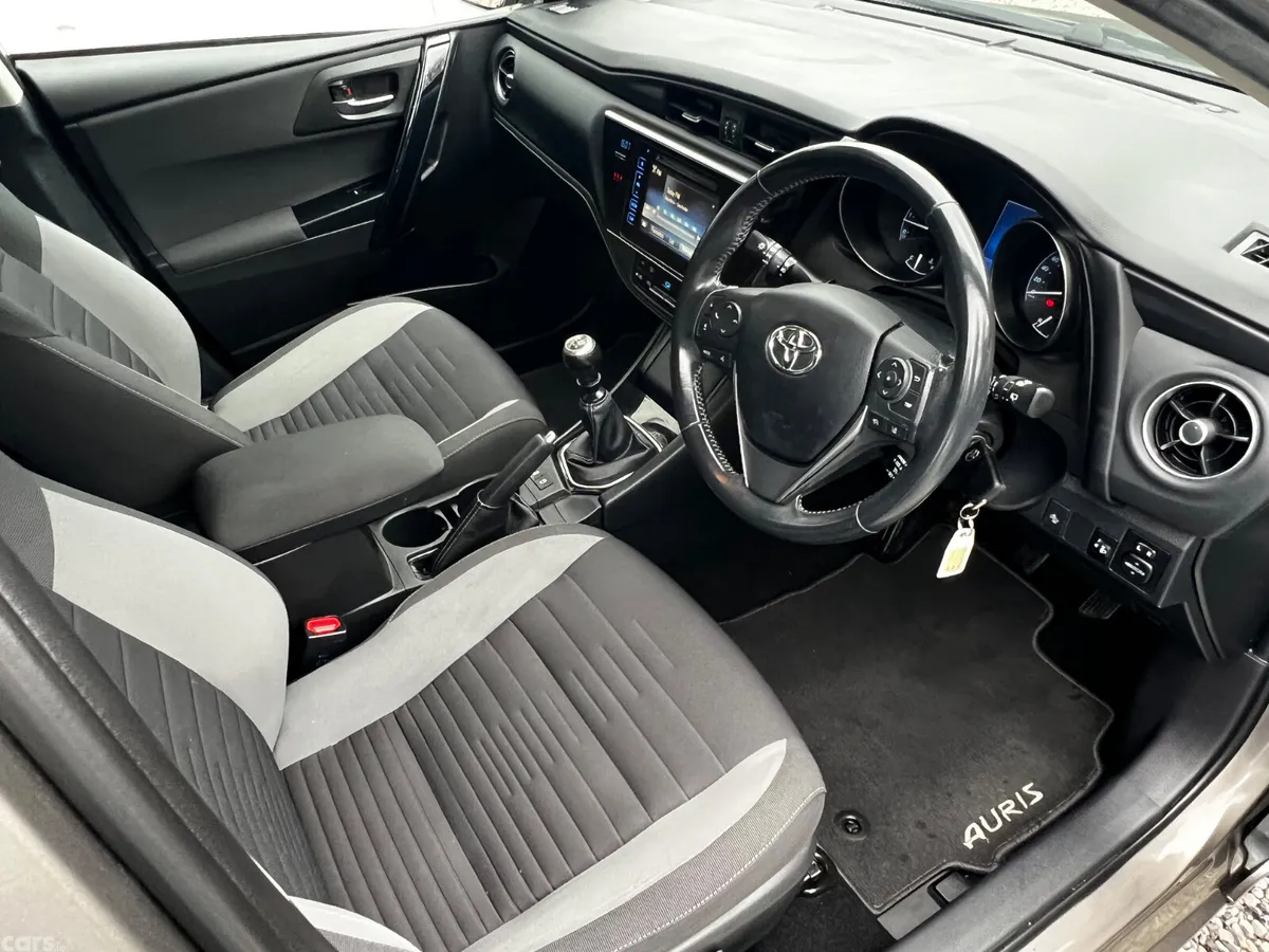 Toyota Auris Hatchback, Petrol, 2018, Grey