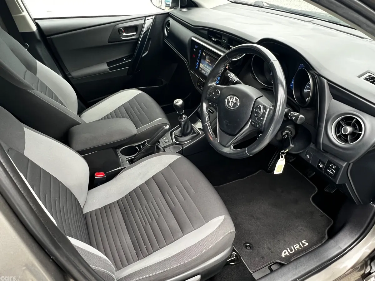 Toyota Auris Hatchback, Petrol, 2018, Grey