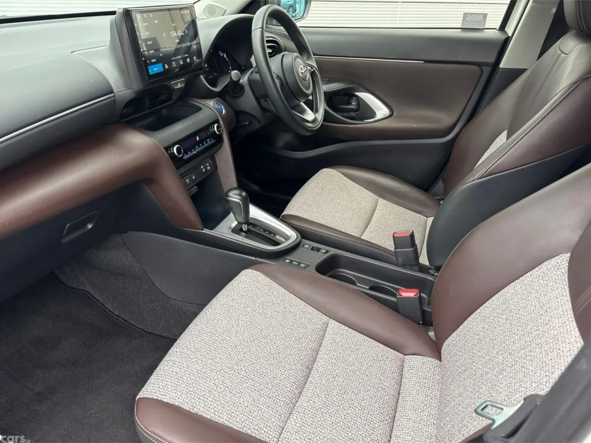 Toyota Yaris Cross SUV, Petrol Hybrid, 2021, White