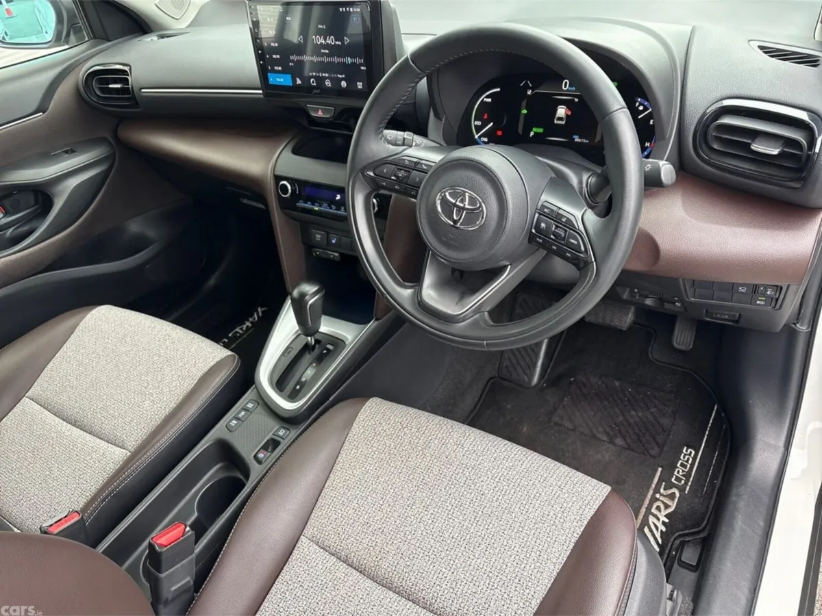 Toyota Yaris Cross SUV, Petrol Hybrid, 2021, White