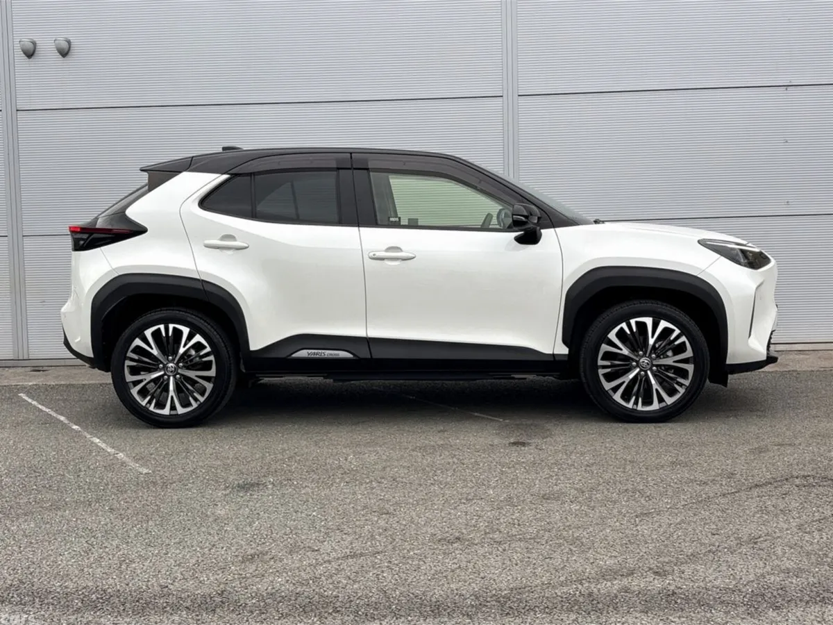 Toyota Yaris Cross SUV, Petrol Hybrid, 2021, White