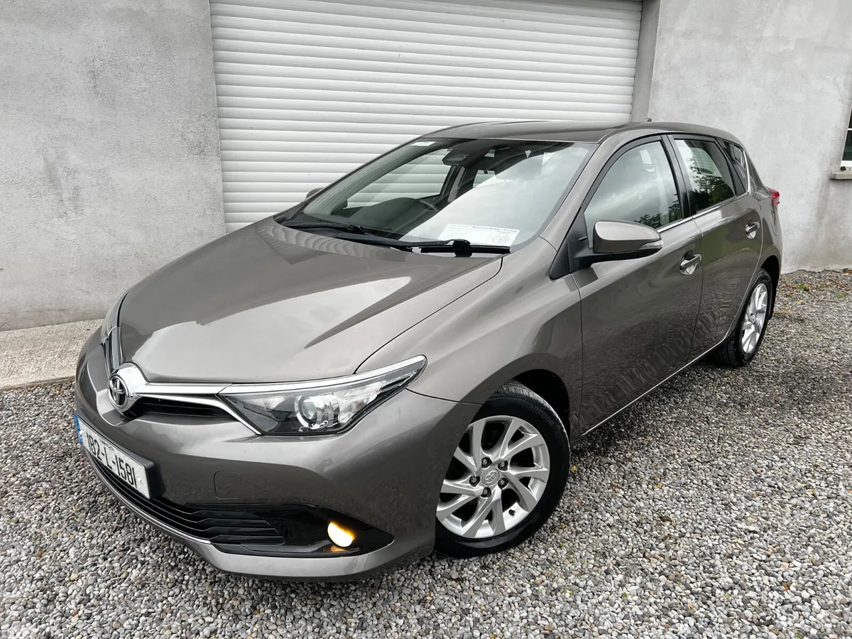 Toyota Auris Hatchback, Petrol, 2018, Grey