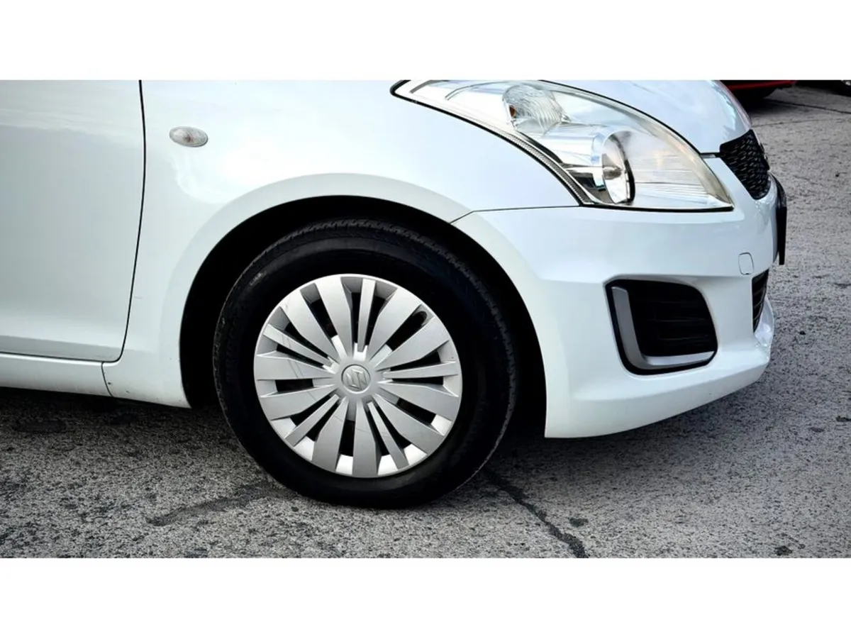 Suzuki Swift Hatchback, Petrol, 2015, White