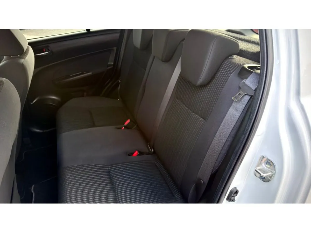 Suzuki Swift Hatchback, Petrol, 2015, White