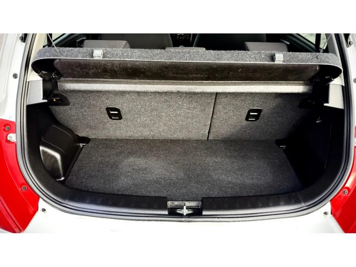 Suzuki Swift Hatchback, Petrol, 2015, White