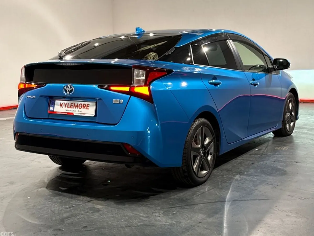 Toyota Prius Hatchback, Petrol Hybrid, 2022, Blue