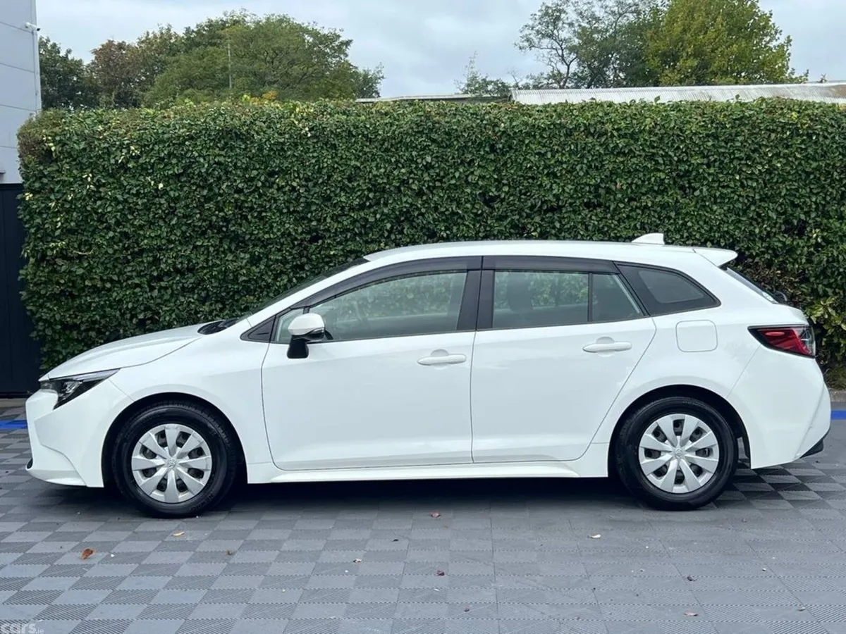 Toyota Corolla Estate, Petrol Hybrid, 2021, White