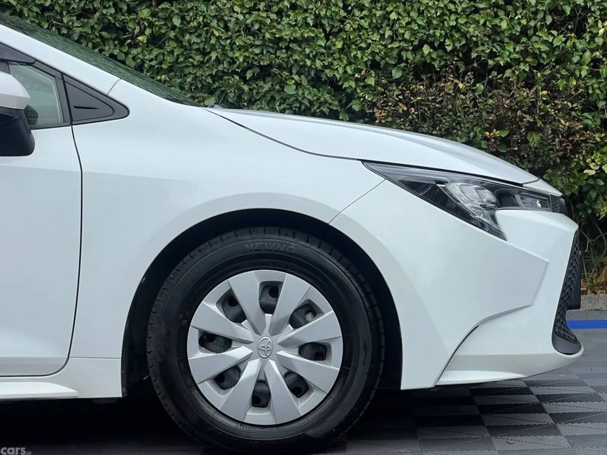 Toyota Corolla Estate, Petrol Hybrid, 2021, White