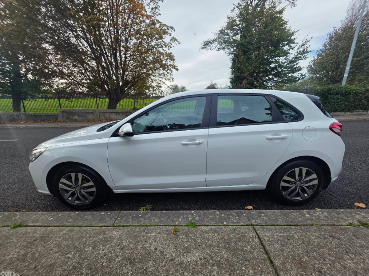 Hyundai i30 Hatchback, Petrol, 2017, White