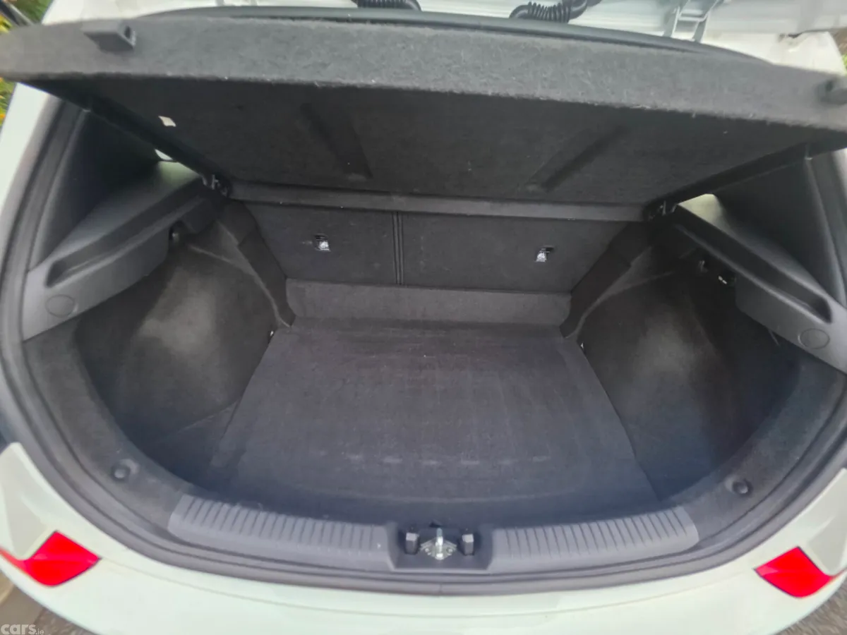 Hyundai i30 Hatchback, Petrol, 2017, White