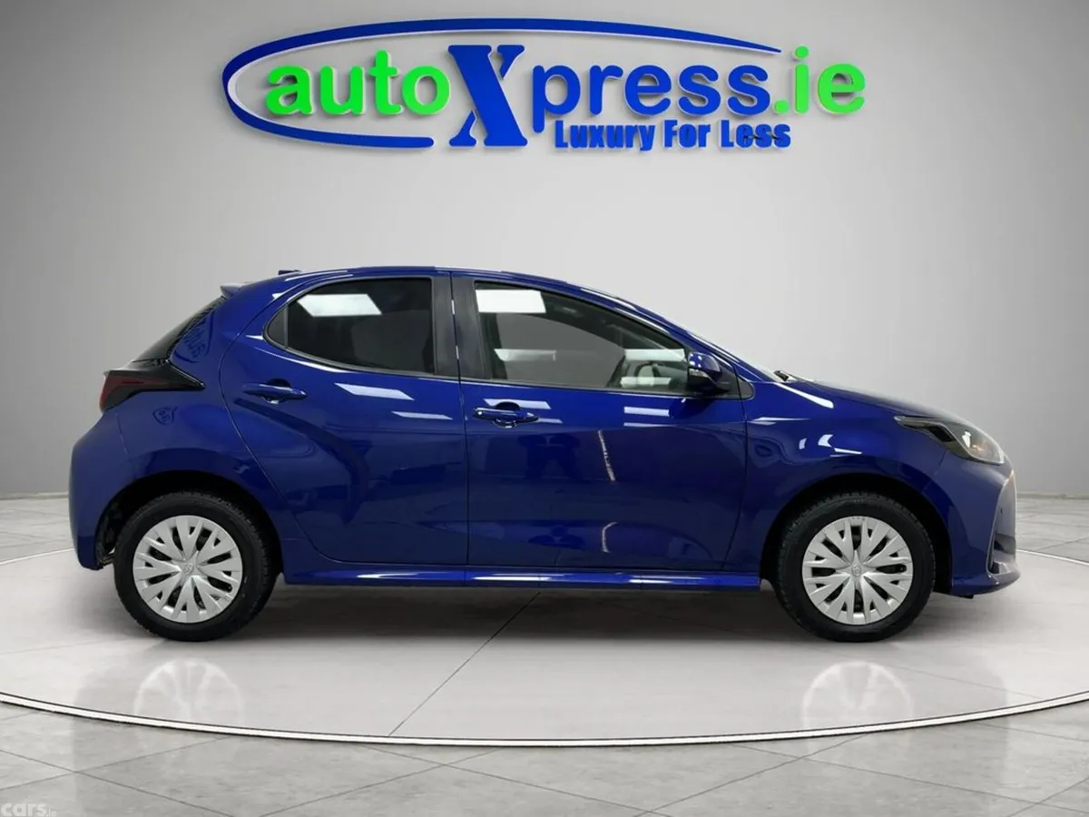 Toyota Yaris Hatchback, Petrol Hybrid, 2022, Blue