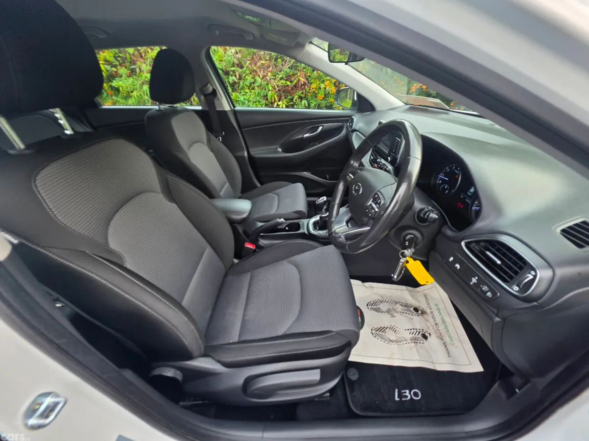 Hyundai i30 Hatchback, Petrol, 2017, White