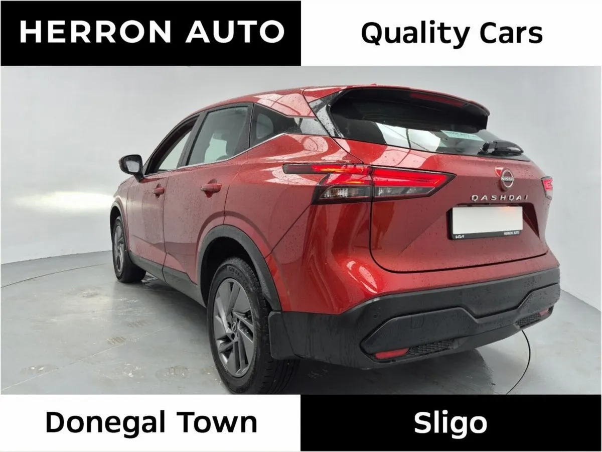 Nissan Qashqai MPV, Petrol, 2023, Red