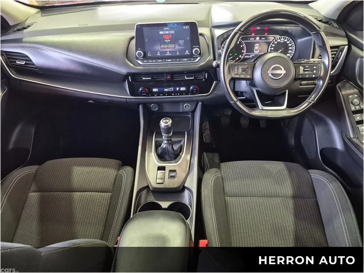 Nissan Qashqai MPV, Petrol, 2023, Red