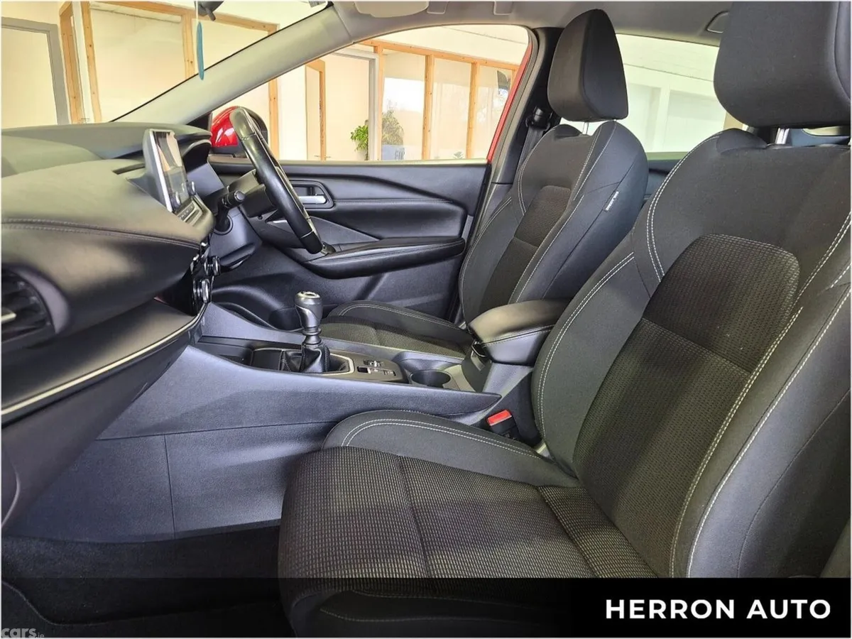 Nissan Qashqai MPV, Petrol, 2023, Red