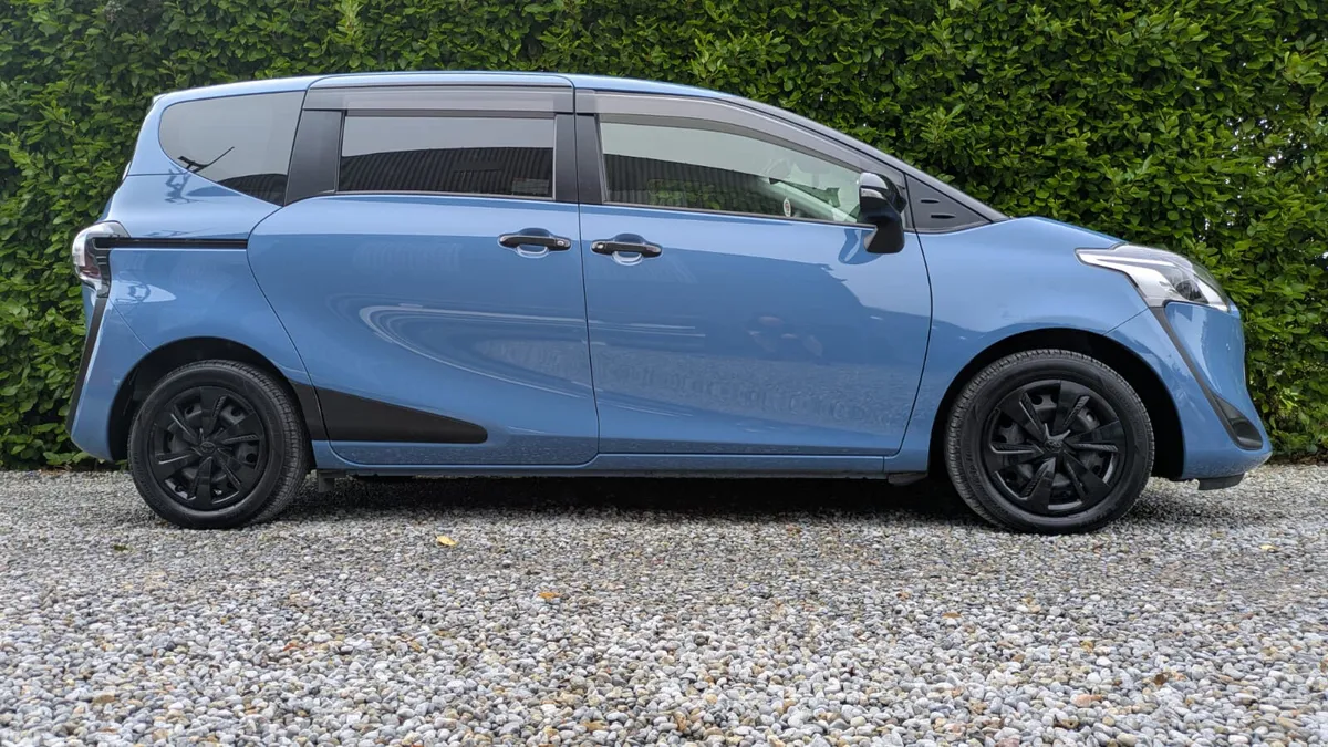 Toyota Sienta MPV, Petrol Hybrid, 2021, Blue