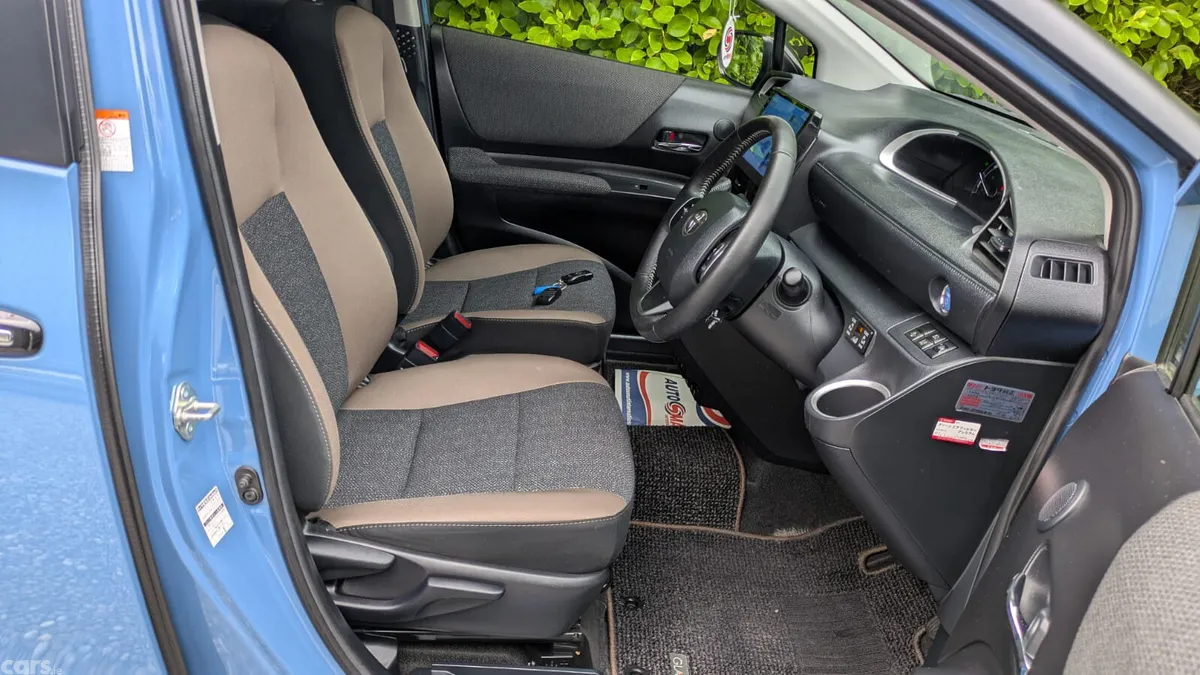 Toyota Sienta MPV, Petrol Hybrid, 2021, Blue
