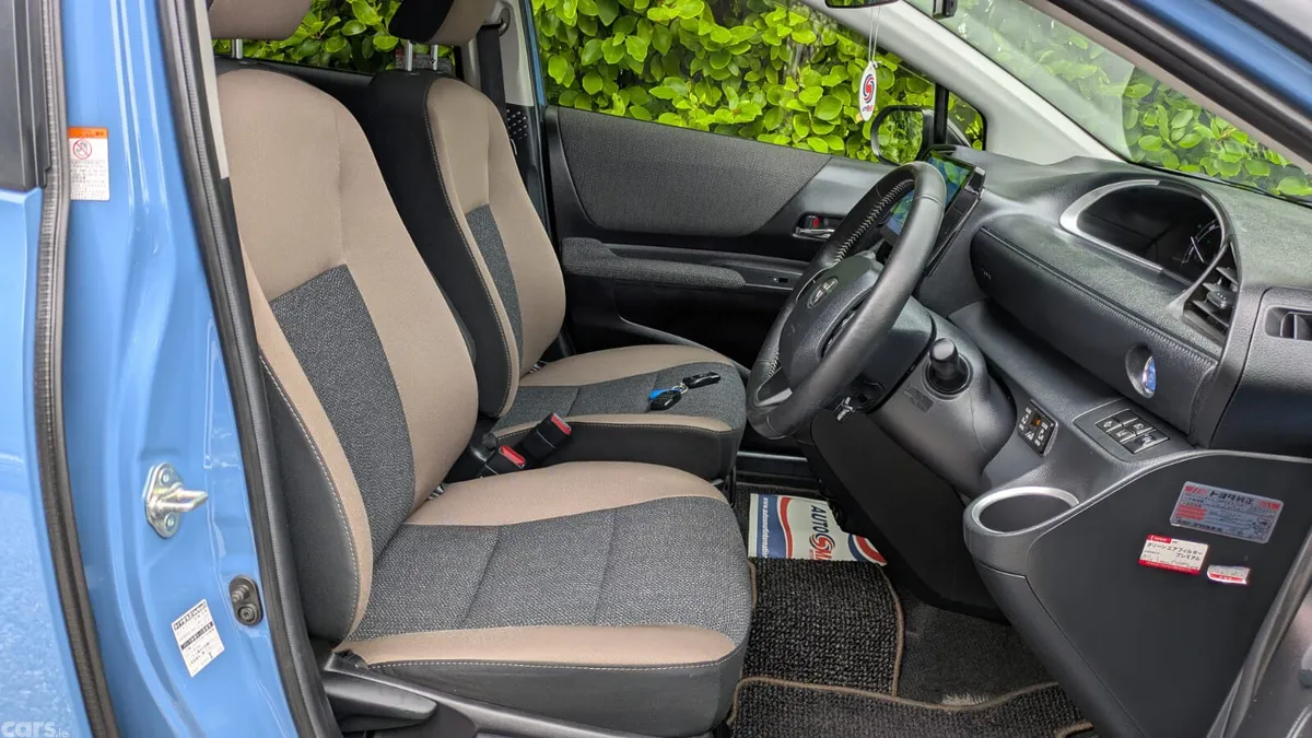 Toyota Sienta MPV, Petrol Hybrid, 2021, Blue