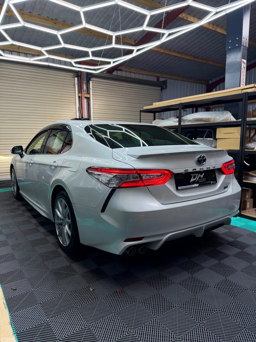 Toyota Camry Saloon, Petrol Hybrid, 2019, White