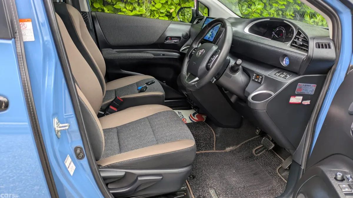 Toyota Sienta MPV, Petrol Hybrid, 2021, Blue