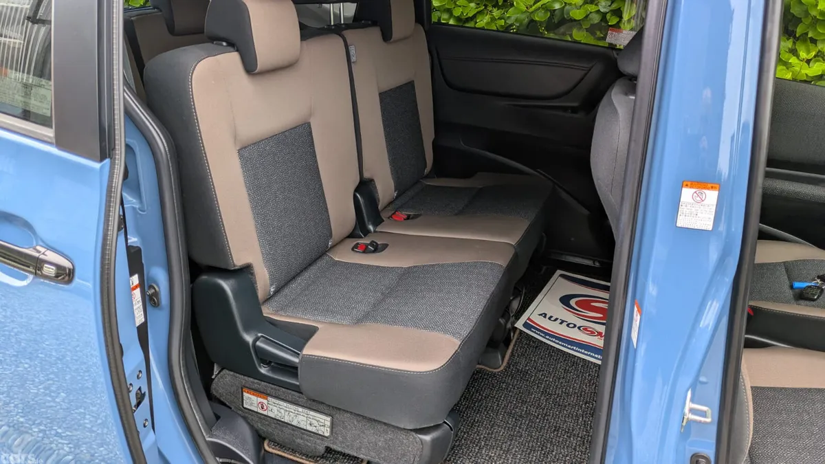 Toyota Sienta MPV, Petrol Hybrid, 2021, Blue