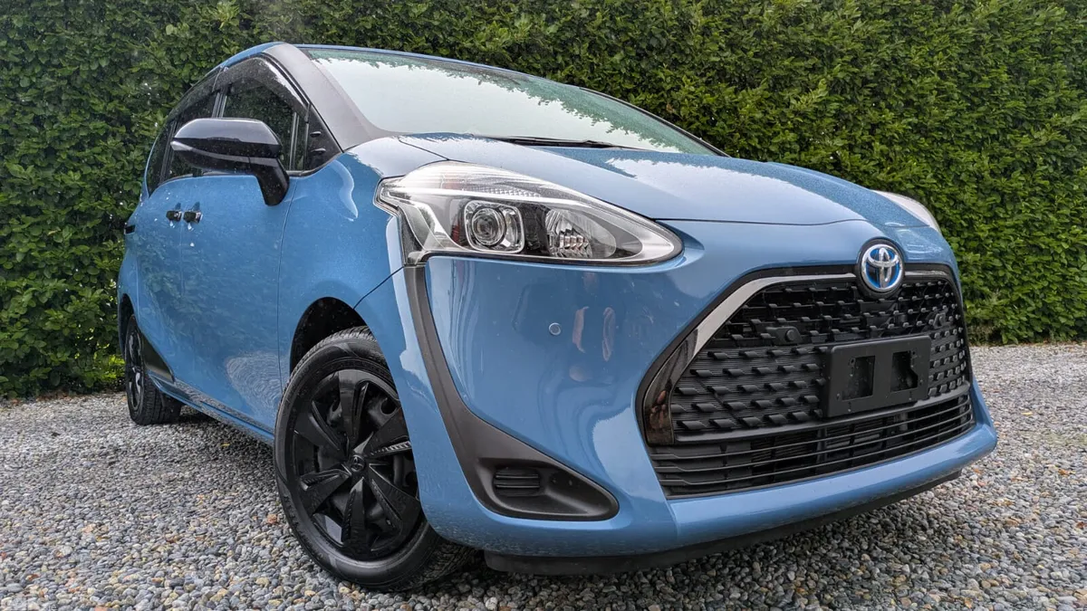 Toyota Sienta MPV, Petrol Hybrid, 2021, Blue