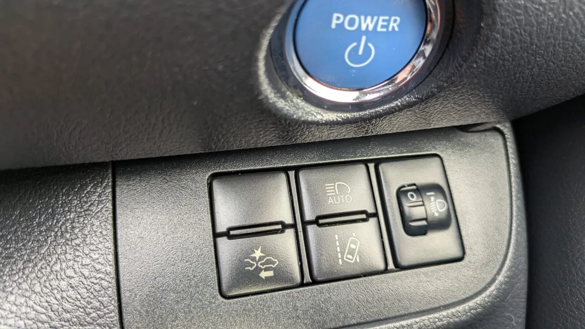 Toyota Sienta MPV, Petrol Hybrid, 2021, Blue
