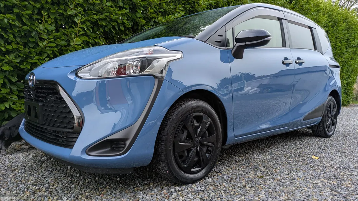 Toyota Sienta MPV, Petrol Hybrid, 2021, Blue