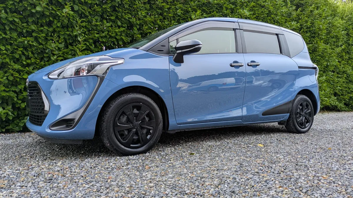 Toyota Sienta MPV, Petrol Hybrid, 2021, Blue