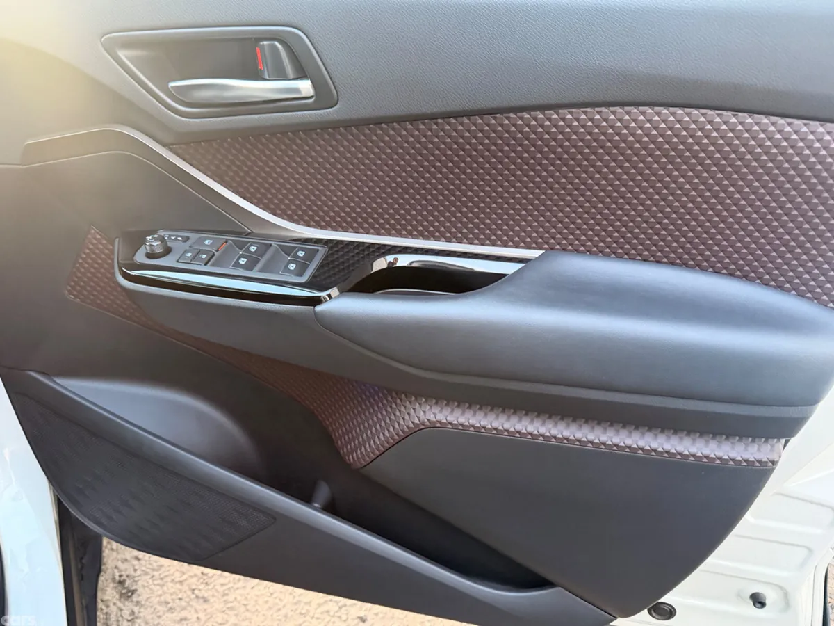 Toyota C-HR MPV, Petrol Hybrid, 2019, White