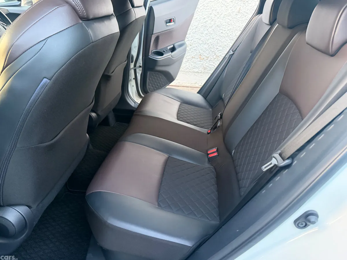 Toyota C-HR MPV, Petrol Hybrid, 2019, White