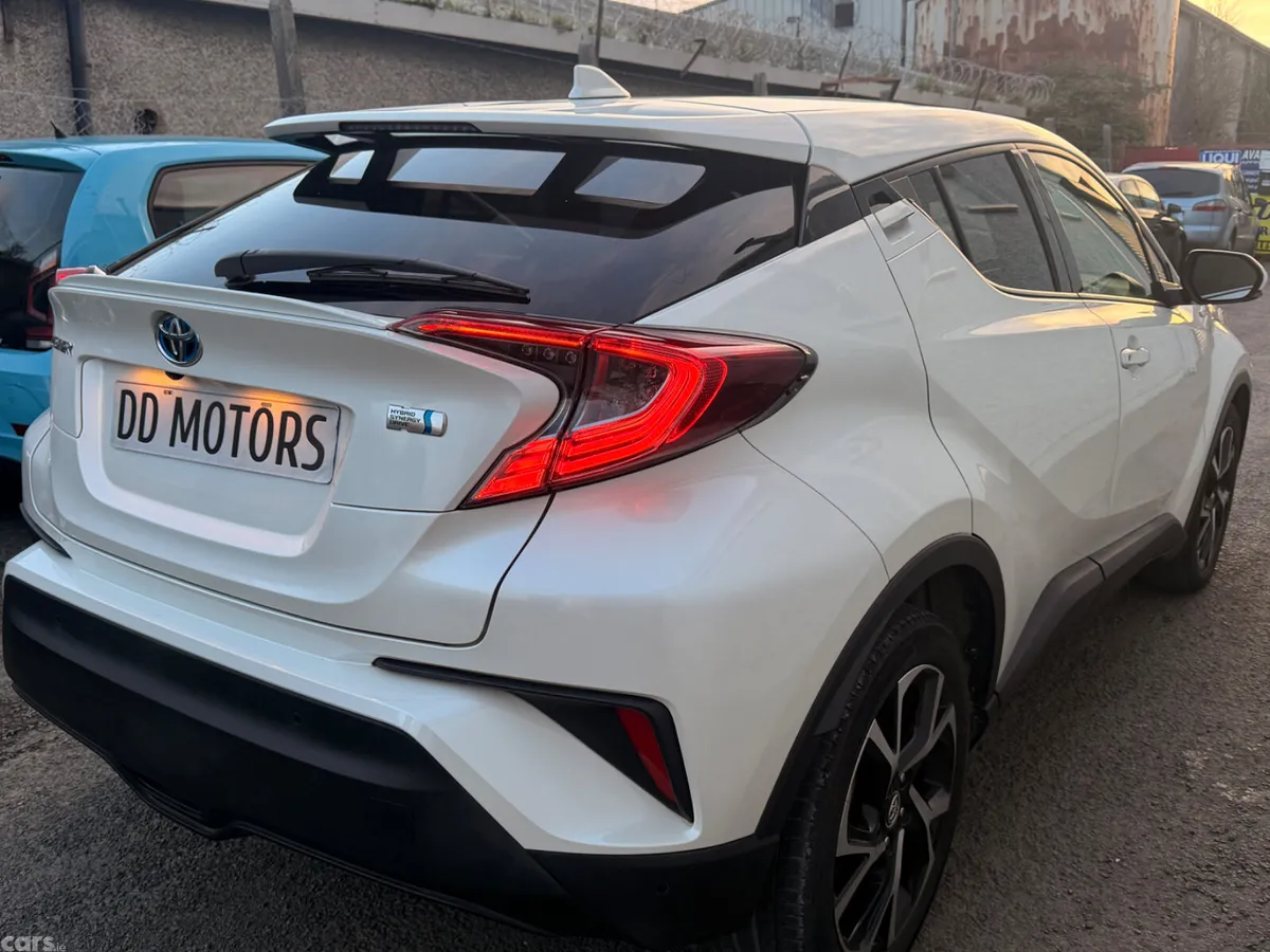 Toyota C-HR MPV, Petrol Hybrid, 2019, White