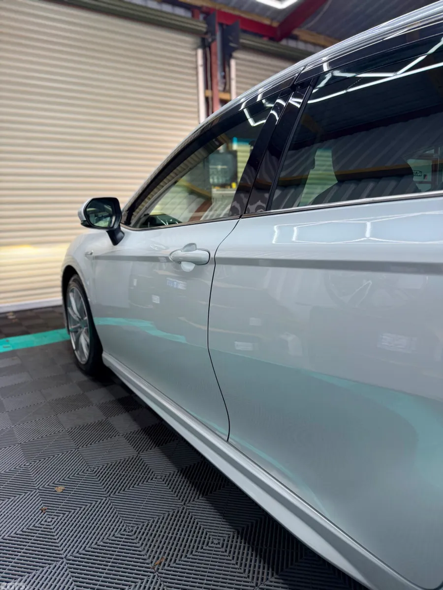 Toyota Camry Saloon, Petrol Hybrid, 2019, White