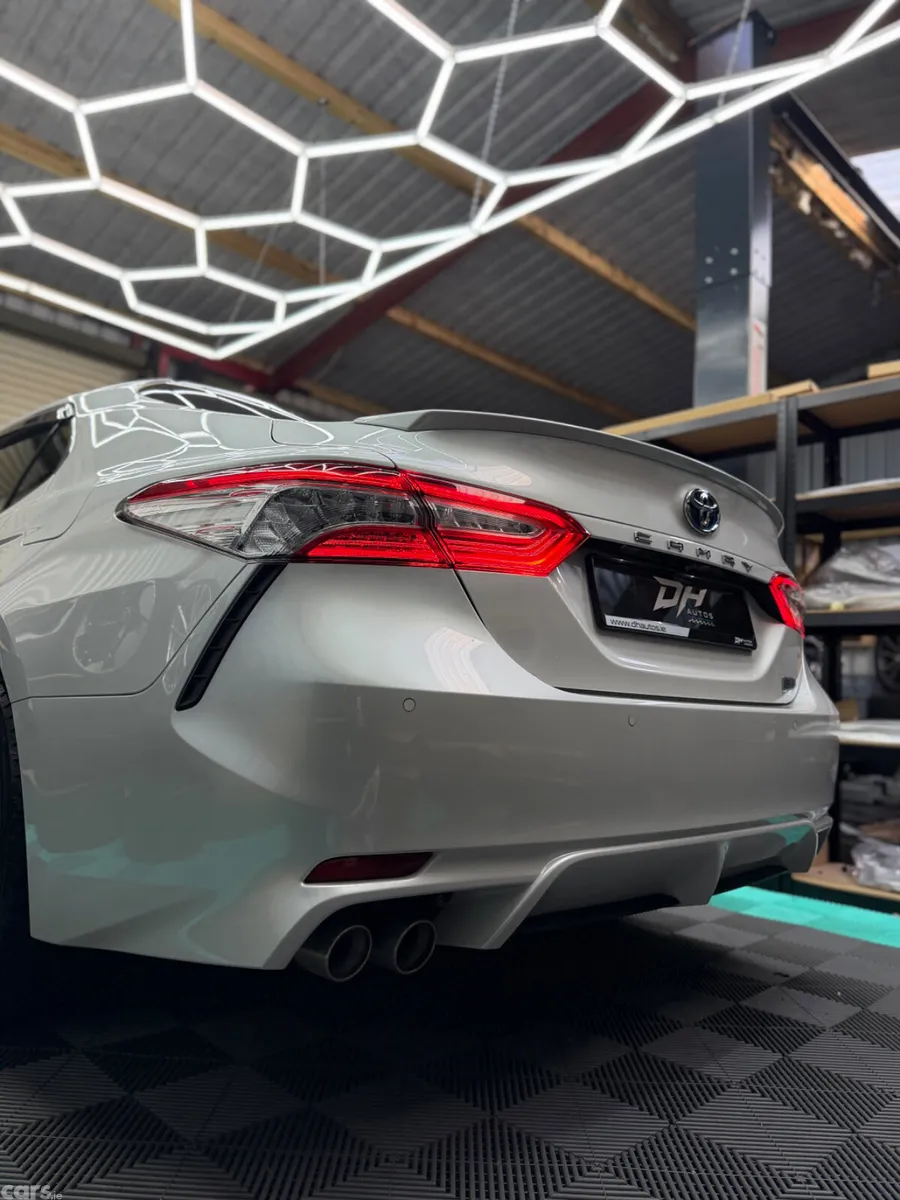 Toyota Camry Saloon, Petrol Hybrid, 2019, White