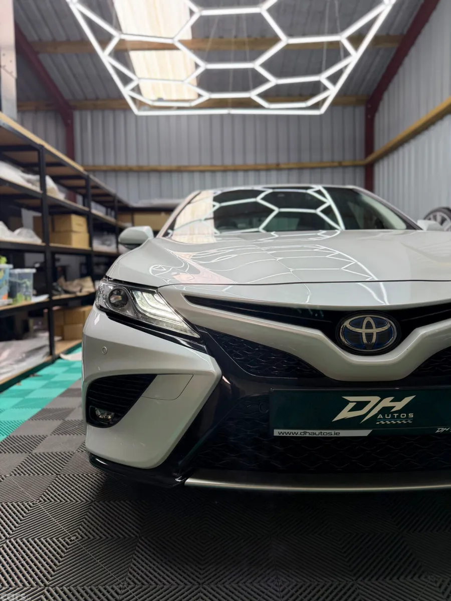 Toyota Camry Saloon, Petrol Hybrid, 2019, White