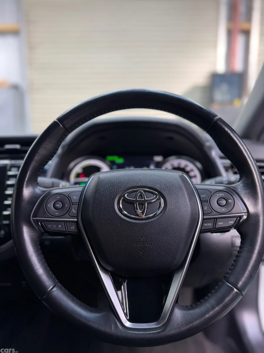 Toyota Camry Saloon, Petrol Hybrid, 2019, White