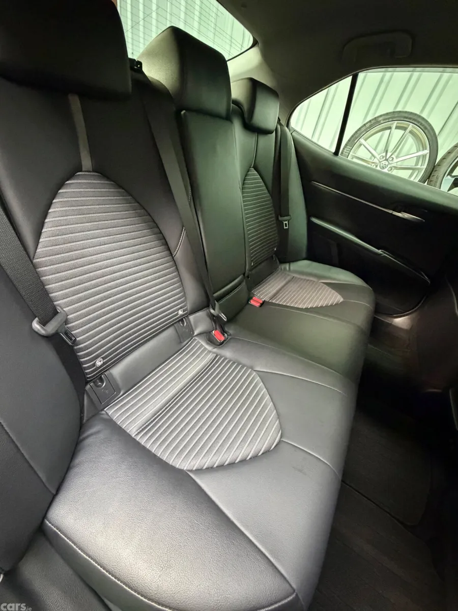 Toyota Camry Saloon, Petrol Hybrid, 2019, White